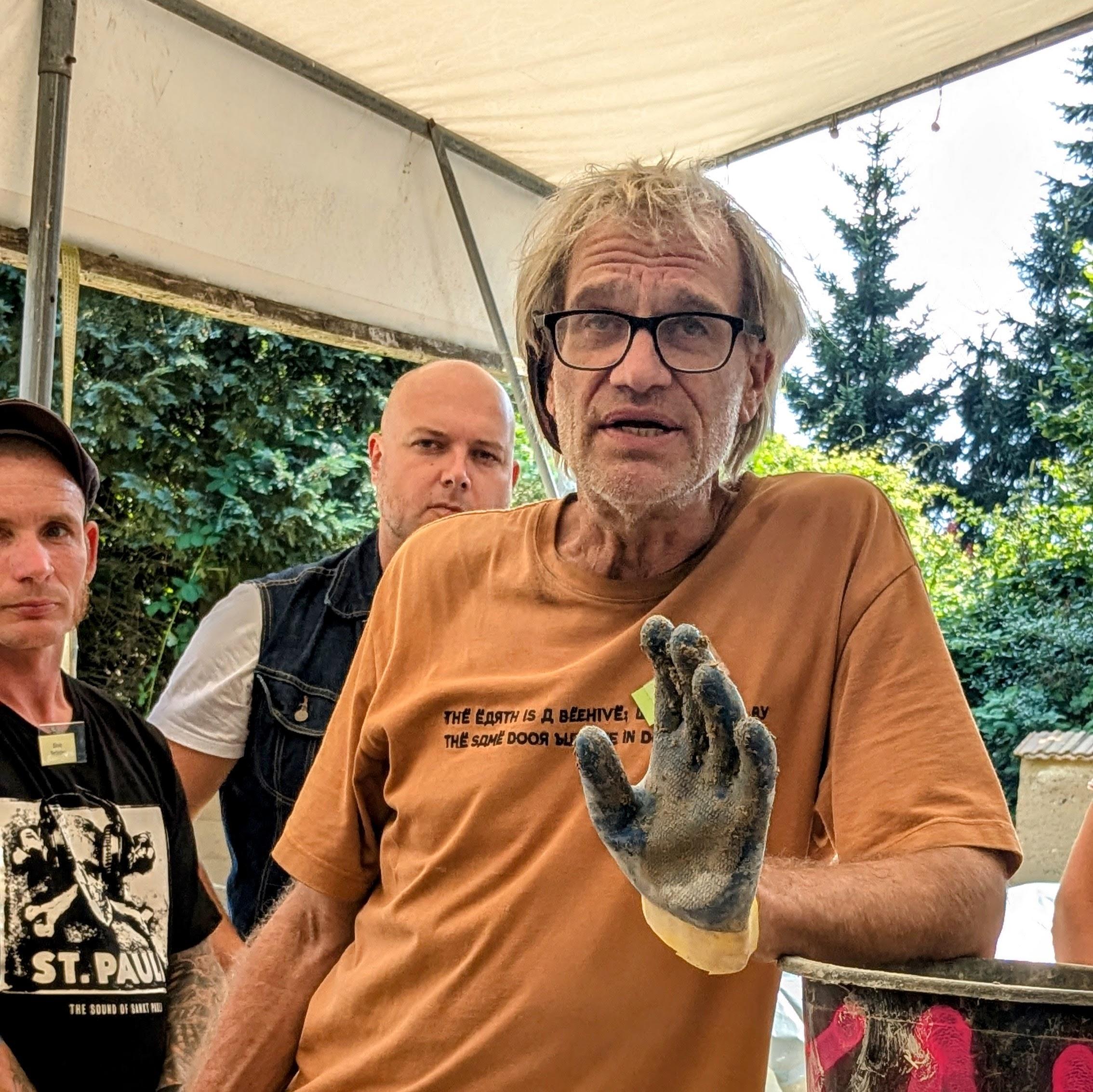 Gespräche beim Europäischen Lehmbautag 2024
