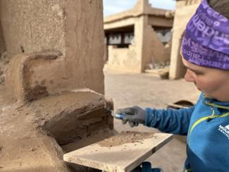 Putzarbeiten an der Kasbah